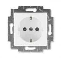 Розетка 220в с/з со шторками ABB Levit белый 2CHH203457A6003